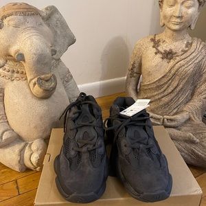 Adidas Yeezy 500 Utility in Black